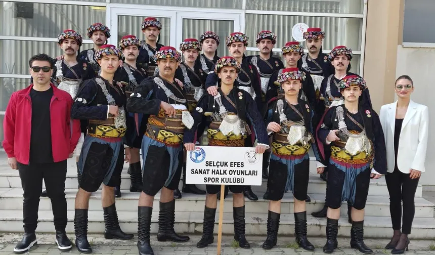 Selçuk Efes Sanat Halk Oyunları ekibi üçüncü oldu