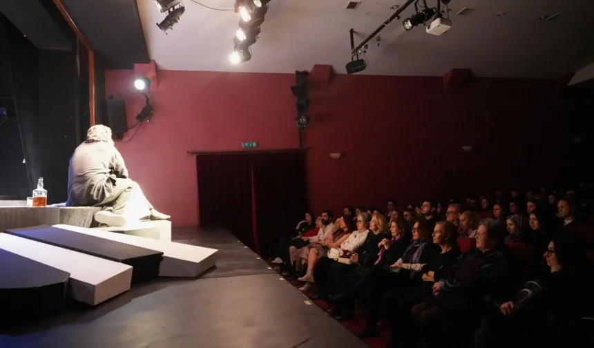 Alzheimer temalı 'Unutmak' oyunu Eskişehir'de sahnelendi