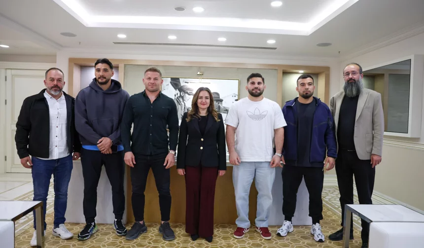 Antalya'da güreş sezonu öncesi moral ziyareti