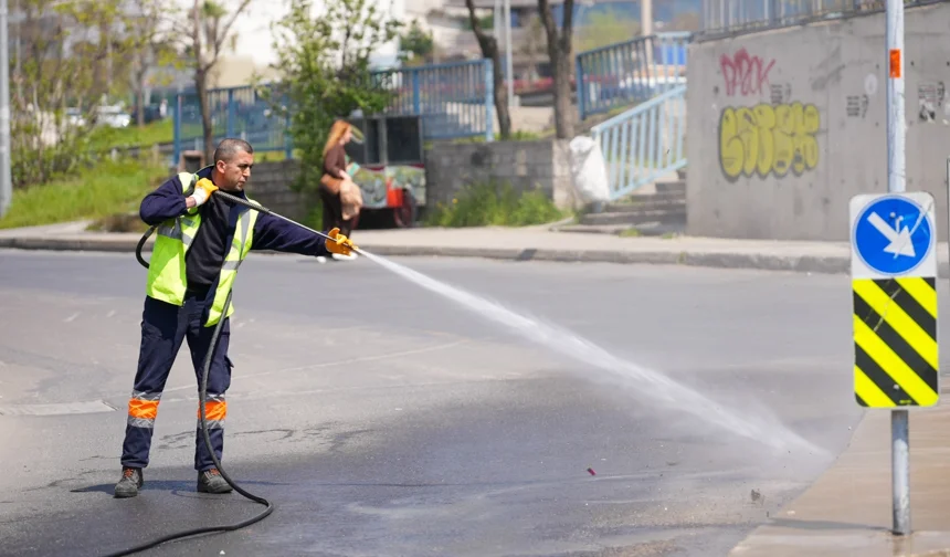İstanbul Maltepe'de bahar temizliği hız kesmiyor