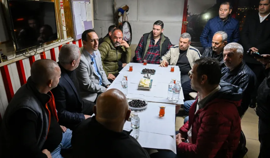 İzmir'de Başkan Eşki minibüsçülerle kahvaltıda buluştu