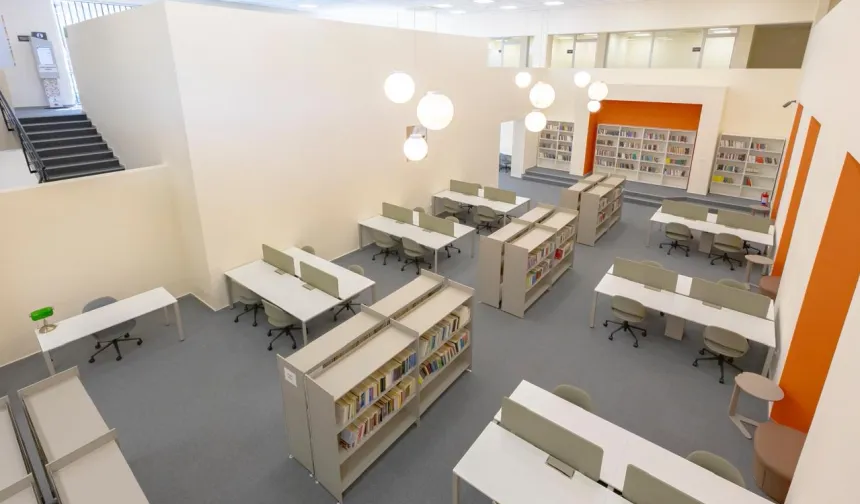 İzmir'de Hasan Ali Yücel Kütüphanesi hizmette