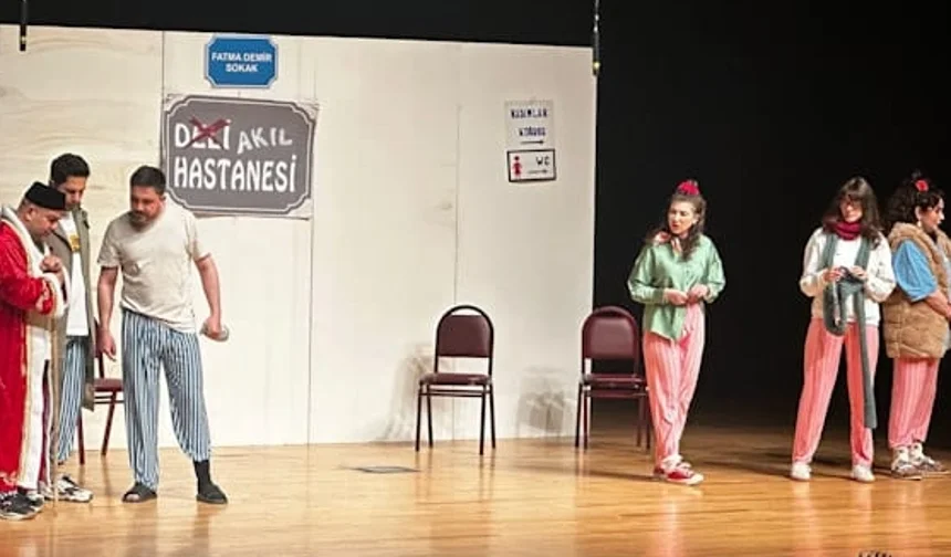 'Keçileri Kaçırıyorum' oyunu Kütahya'da sahnelendi