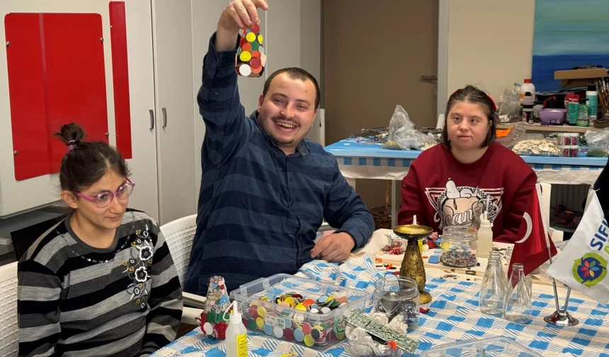 Kocaeli'de cam atıklar sanata dönüştü