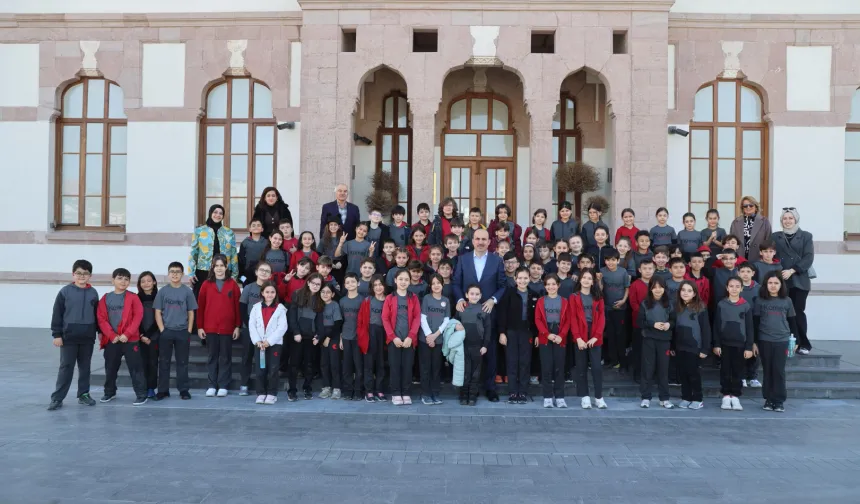 Konya'da Başkan Altay, Taş Bina'da miniklerle buluştu