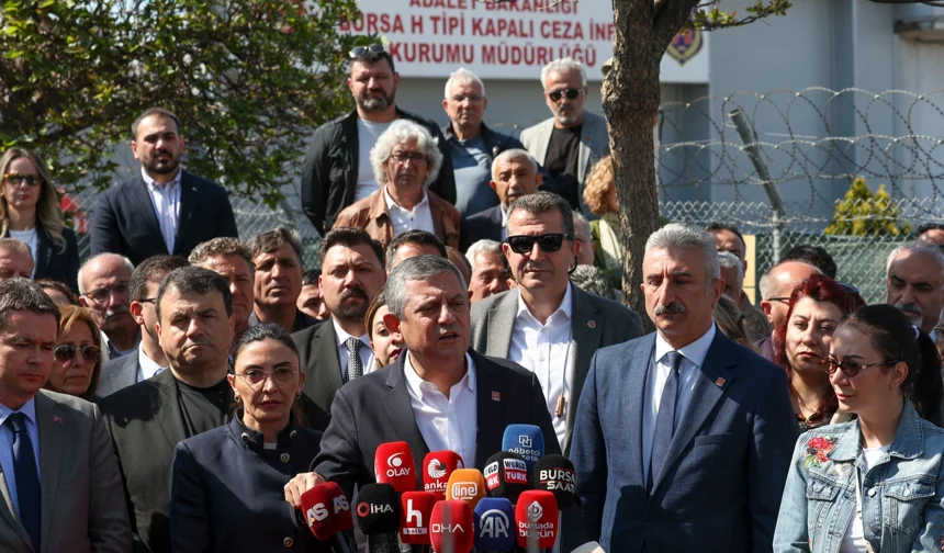 Özgür Özel, Bursa'da tutuklu bulunan Bozbey'i ziyaret etti