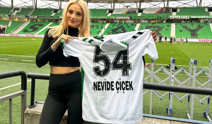 Sakaryaspor'dan Nevide Çiçek'e özel jest!