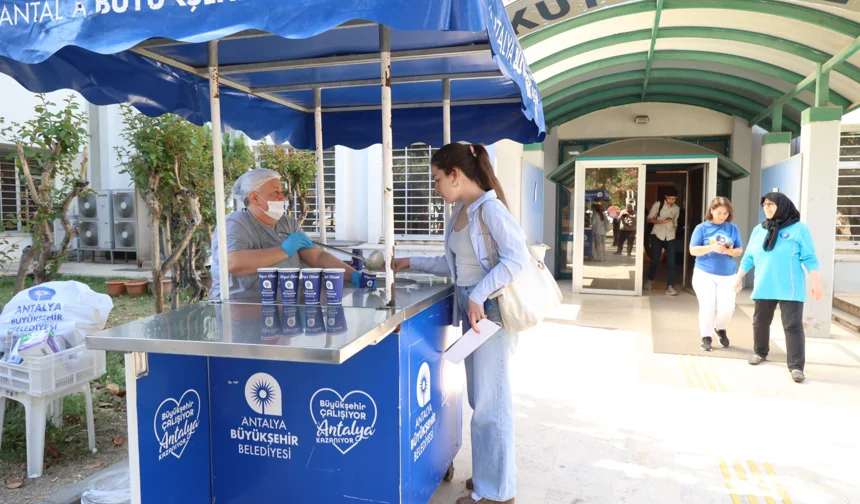 Antalya'da öğrencilere sıcak çorba desteği
