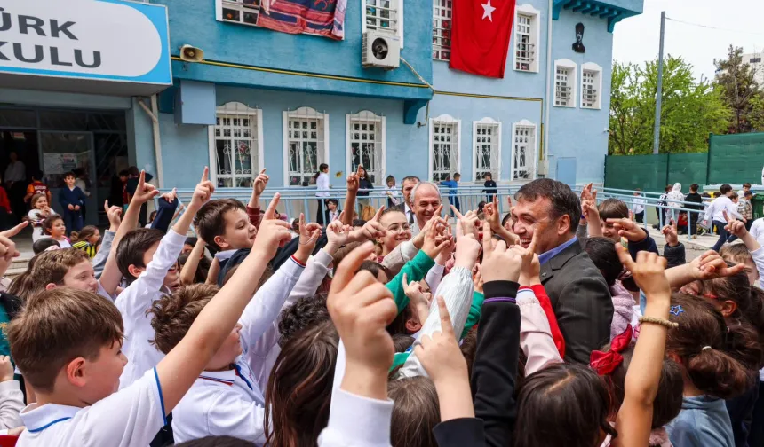 Bilecik'te Vali Sözer'den çocuklara anlamlı ziyaret