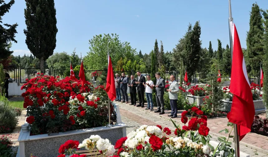 Bursa'da Başkan Vekili Biba'dan esnaf ve şehitlik ziyareti