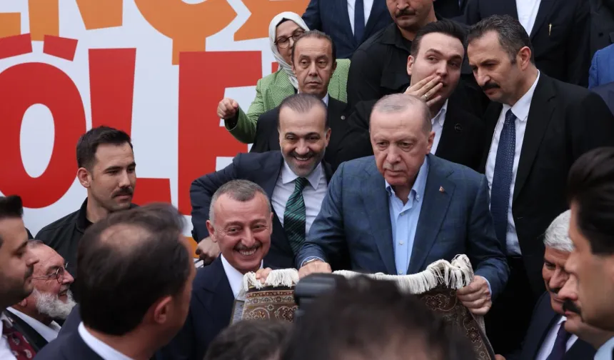 Cumhurbaşkanı Erdoğan Kocaelispor Müzesi için forma imzaladı