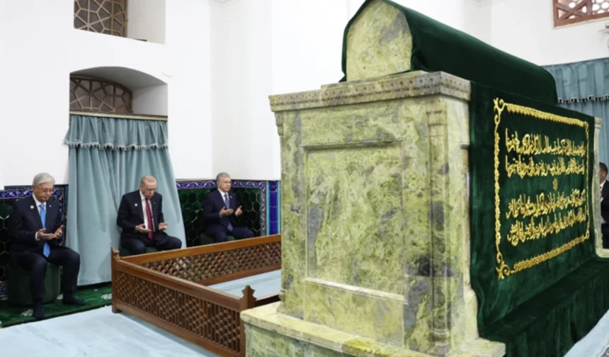 Cumhurbaşkanı Erdoğan, Türkistan'da kültür gezisinde