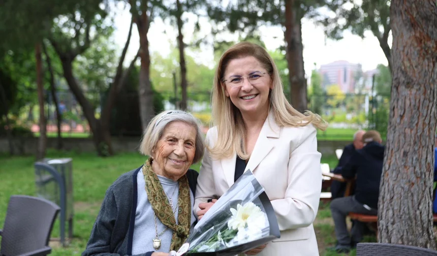 İstanbul Bakırköy'de Anneler Günü'nde üç kuşak bir araya geldi