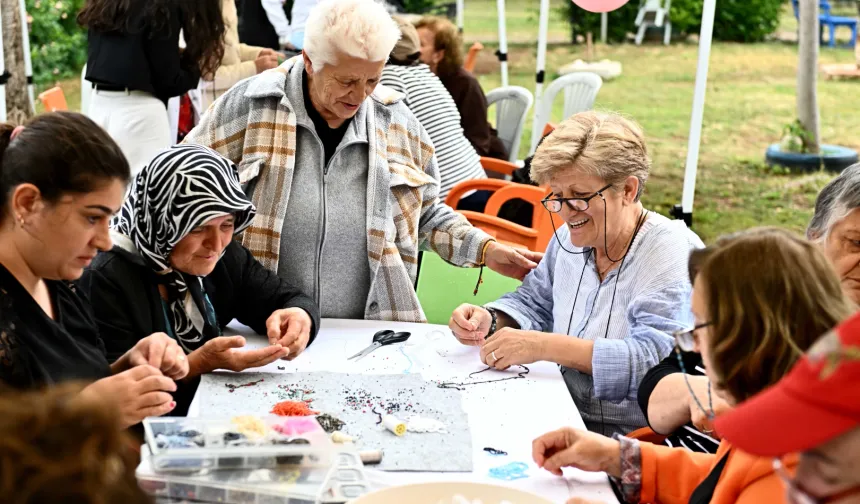 Yaşlı evlerinde bahar şenliği