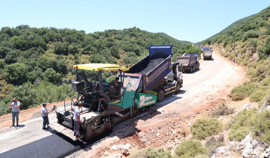 Antalya'da Demre ile Kaş'ı birleştiren yolda çalışma