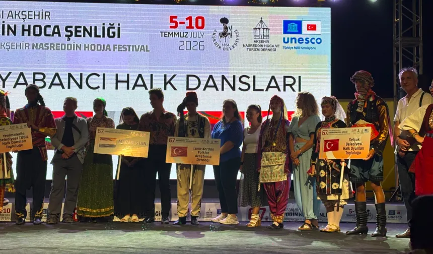 Efes Selçuk Halk Oyunları ekibinden muhteşem performans