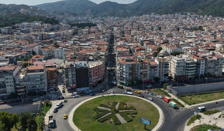 İzmir Balçova'nın caddeleri 'çiçek gibi' oldu