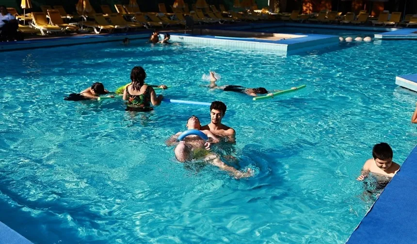 İzmir Efes Selçuk'ta yüzmeye engel yok