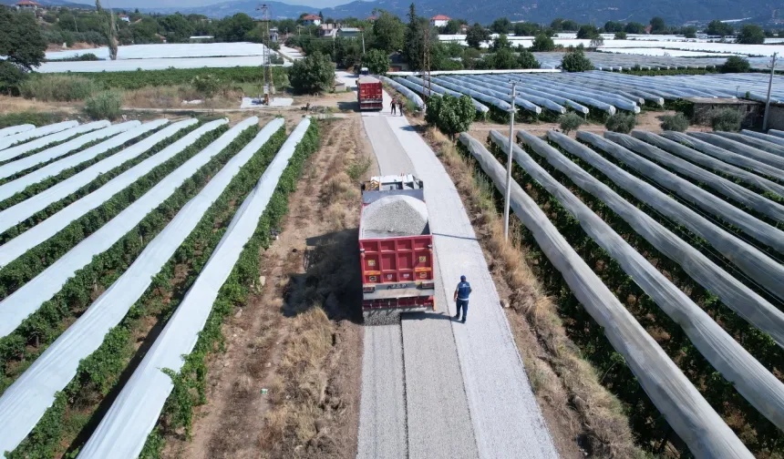 Manisa Sarıgöl'de hasat öncesi yollar yenileniyor