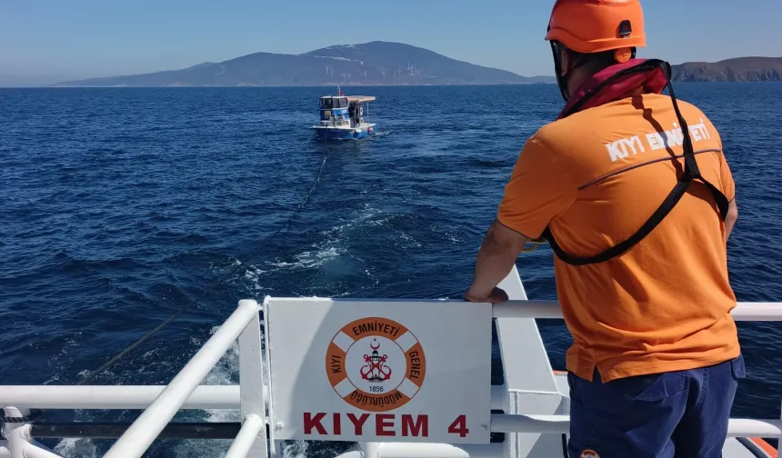 Marmara Adası açıklarında arızalanan tekne kurtarıldı