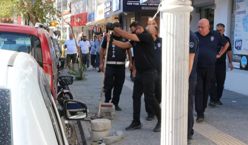 Balıkesir Edremit'te kaldırım işgallerine zabıtadan denetim