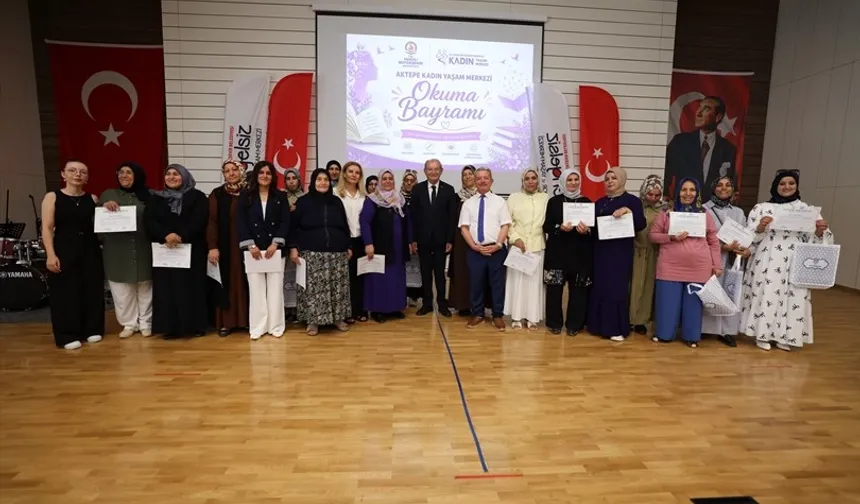 Denizli'de hayatları değişen kadınlar sertifikalarını aldı