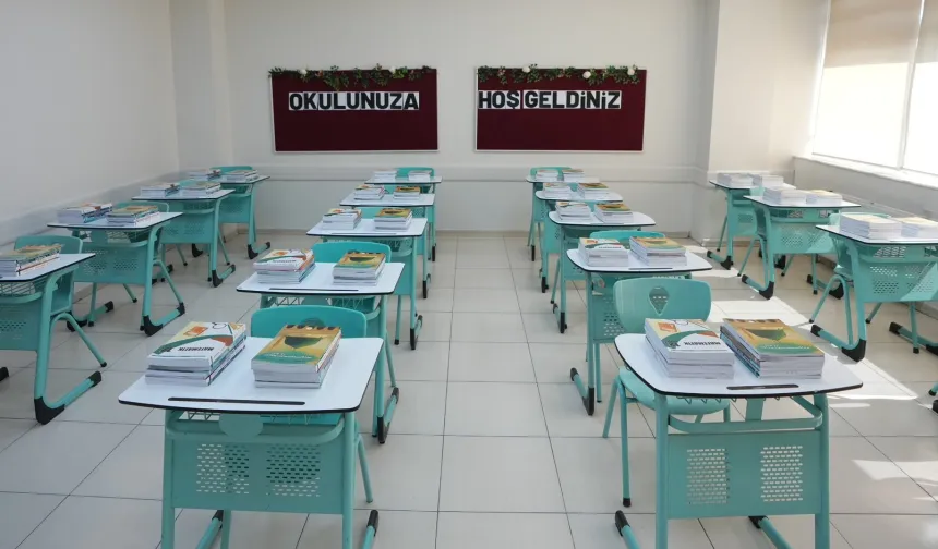 Ders kitapları dağıtılmaya başlandı