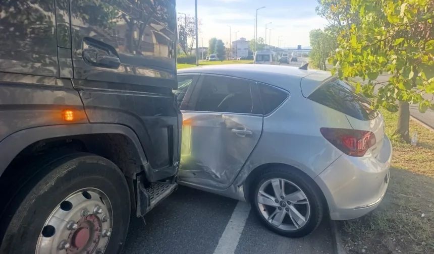 Düzce'de tır ile otomobil çarpıştı