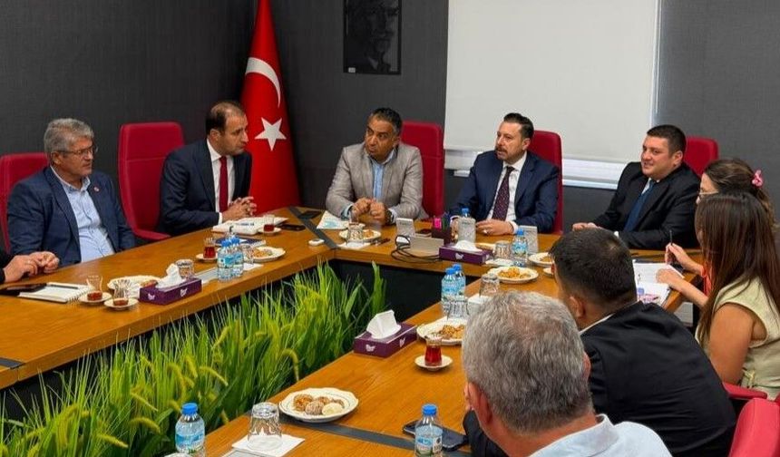 Torbalı’da otoban kavşağına kilitlendi