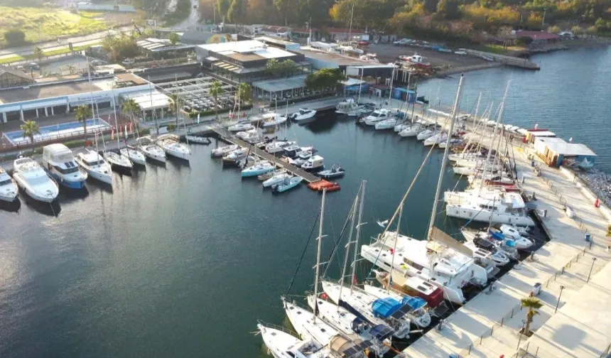 İzmir Marina'da pop klasikleri