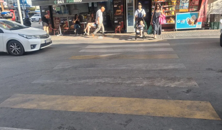 Keşan'da silinen yaya geçidi çizgileri tehlike saçıyor