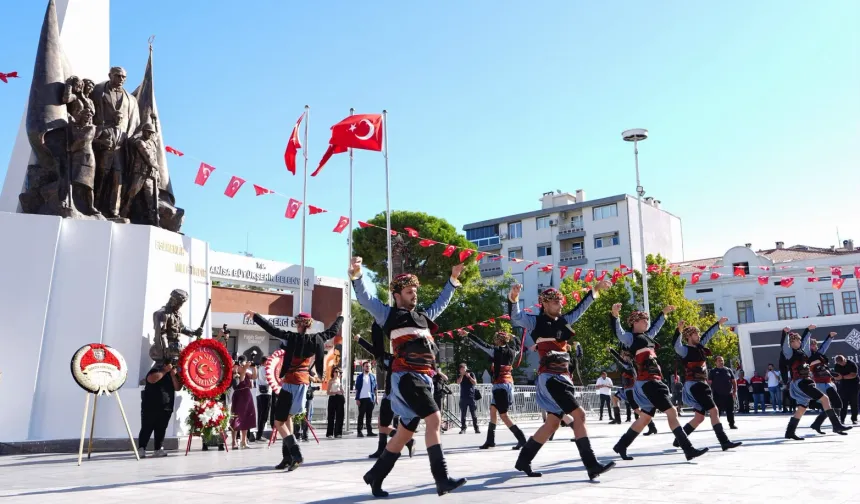Manisa'nın kurtuluşunun 104'üncü yılı törenle kutlandı