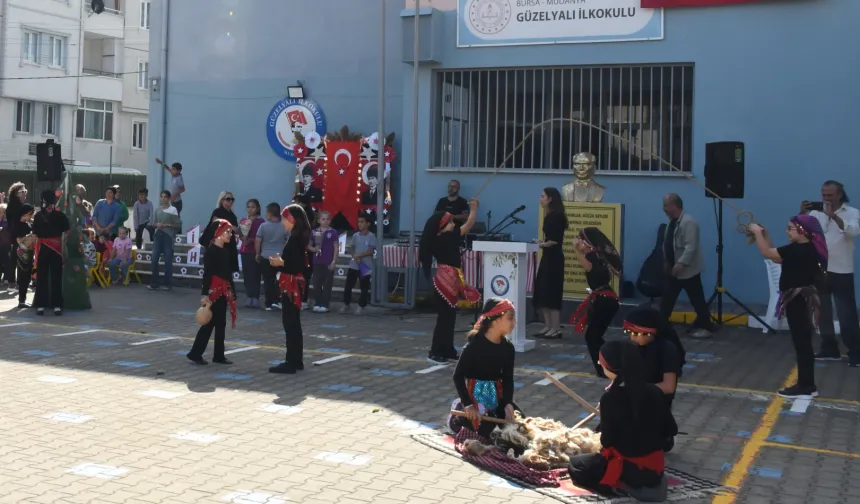 Mudanya'da İlköğretim Haftası'na renkli kutlama