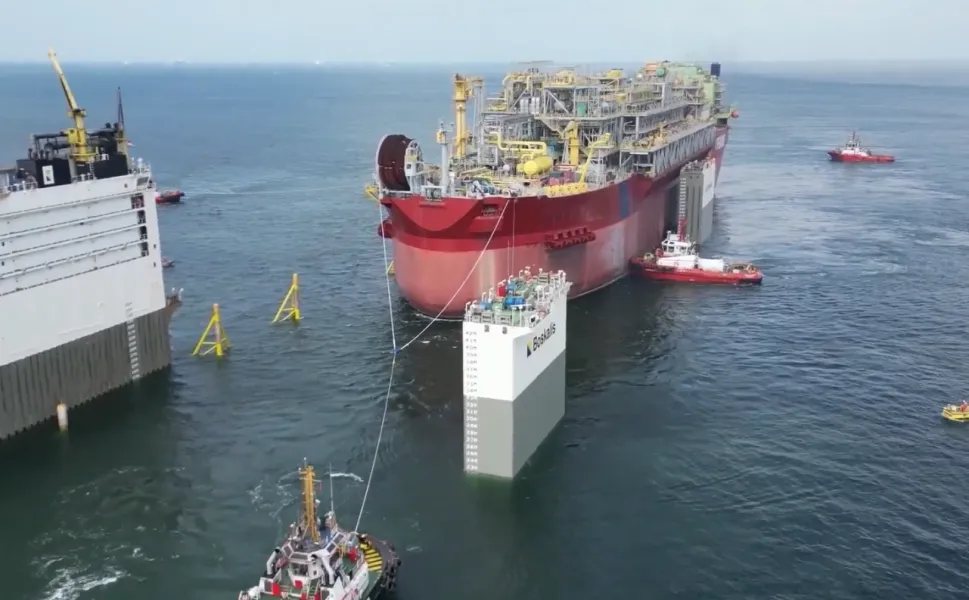 Karadeniz'de görev alacak dev tesis... Doğal gaz denizde işlenecek...
