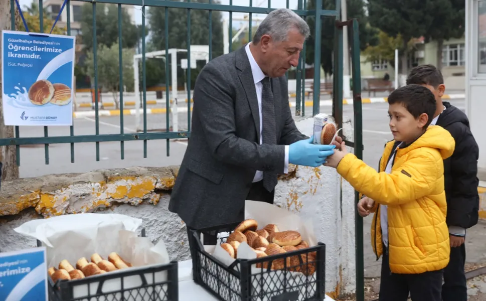 İzmir Güzelbahçe'den çocuklara okul sürprizi