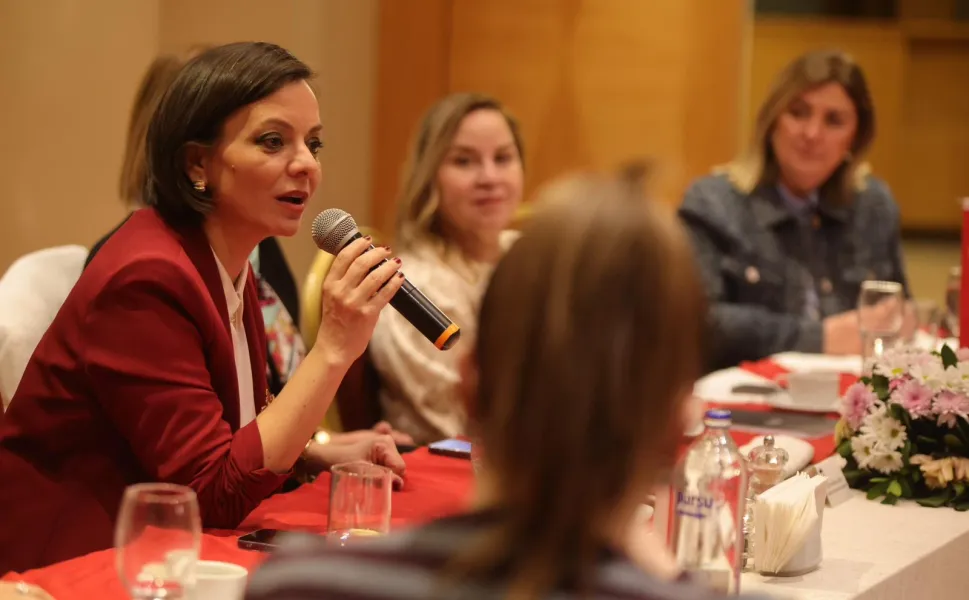 Başkan Kınay: Bu karanlıktan kadınlar çıkaracak