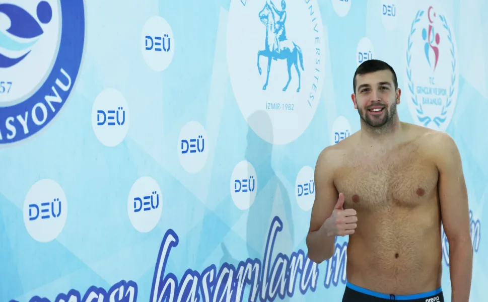 Dokuz Eylül kapılarını milli yüzücüye açtı