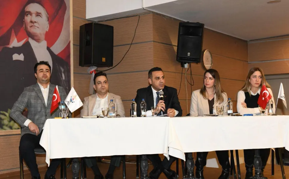 İzmir Çiğli'de revizyon planlar mahalle sakinlerine anlatıldı