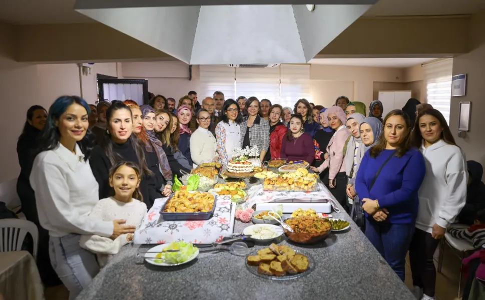 İzmir Karabağlar Mutfak Akademi'de kadın emeği taçlandı