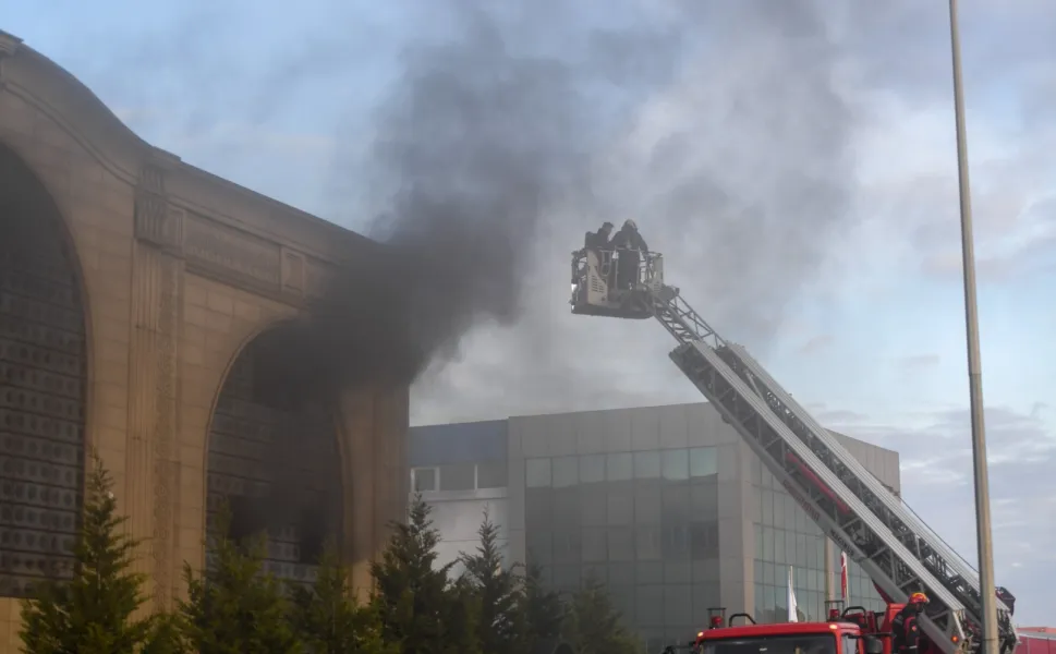 İzmir'de fabrika yangını kısa sürede kontrol altına alındı