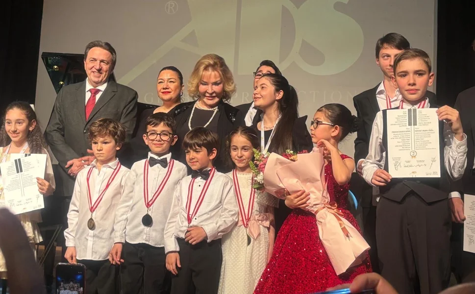 Genç yeteneklerin yıldızı İzmir'de parladı