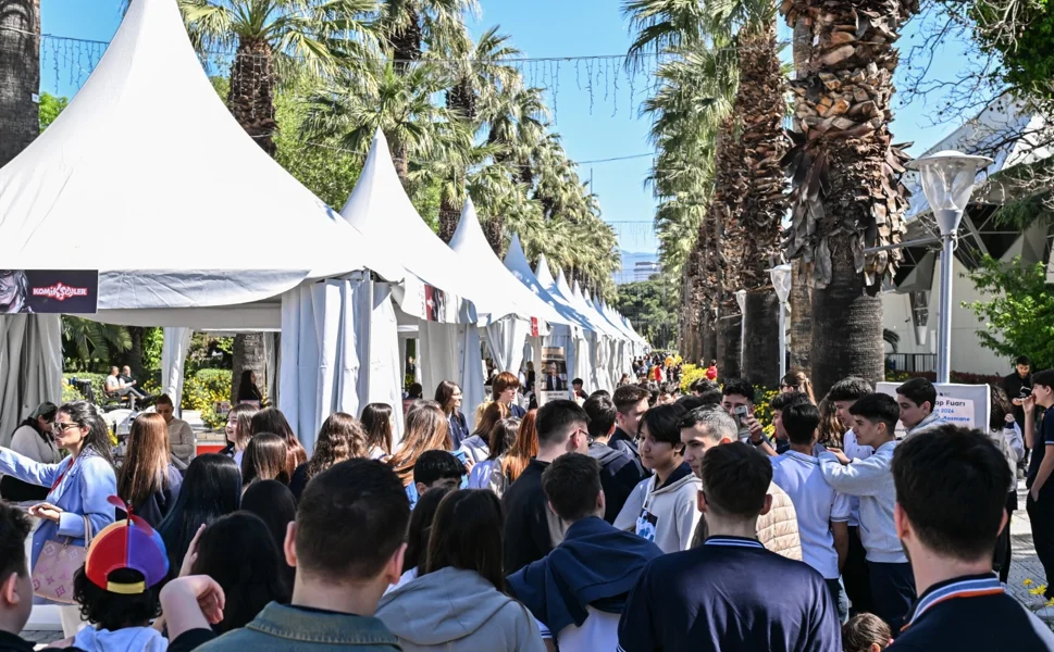 İZKİTAP öğrencilerin buluşma noktası oldu