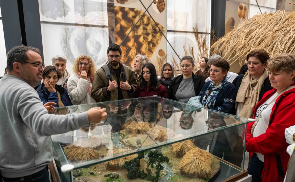 İzmir Bornova'da 'Dijital Torun' köprüsü