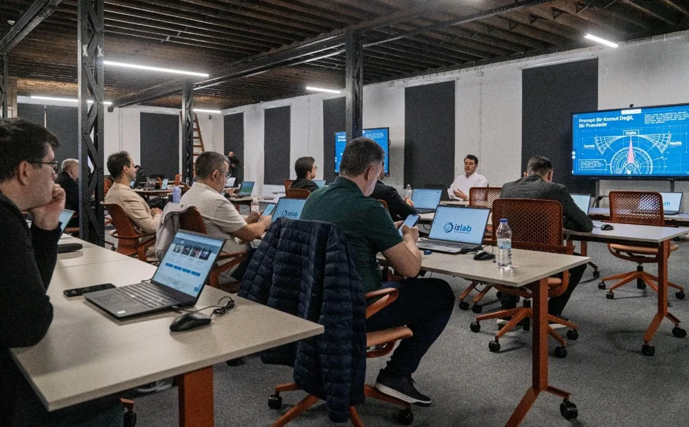 İzmir Büyükşehir'de hizmet içi yapay zeka ile dijital dönüşüm eğitimi