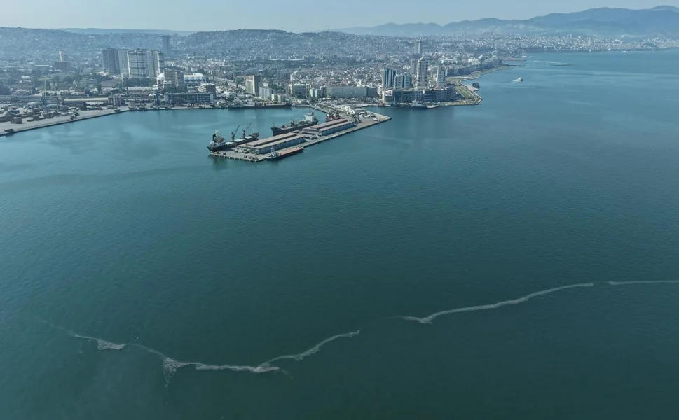 İzmir Körfezi göz göre göre kirletiliyor! 12. kirlilik tespiti!