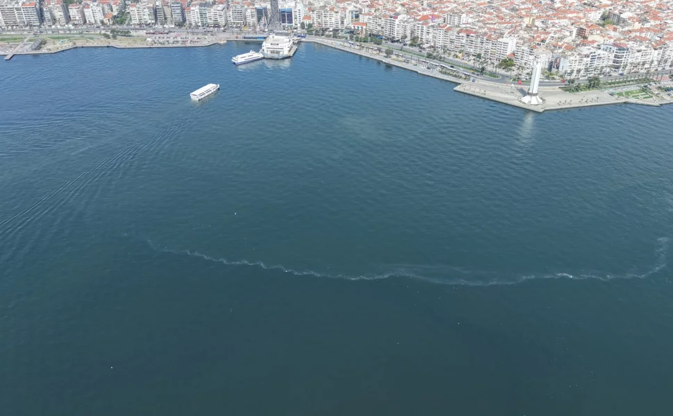 İzmir Körfezi'nde 9. kez dış kaynaklı kirlilik tespit edildi
