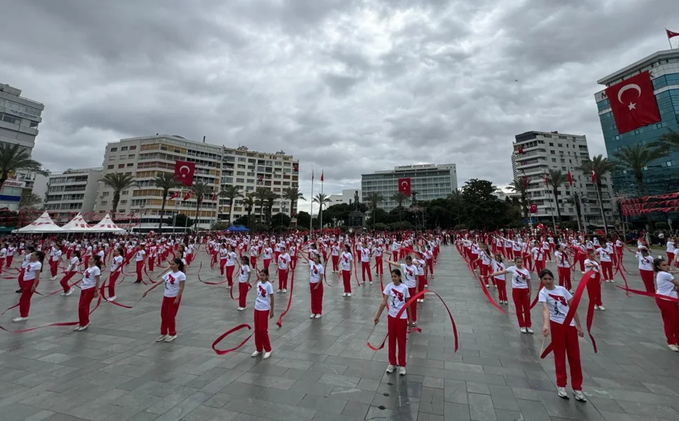 İzmir'de 23 Nisan coşkusu