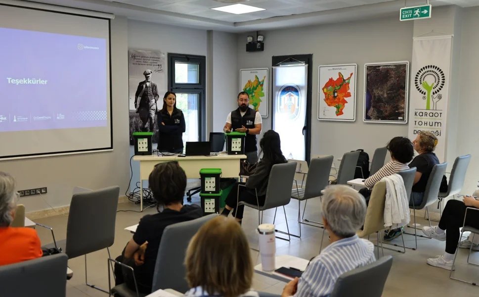 İzmir'de Efes Tarlası Yaşam Köyü'nde bokaşi kompost eğitimi