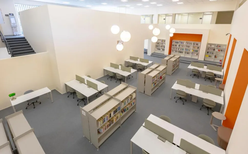 İzmir'de Hasan Ali Yücel Kütüphanesi hizmette