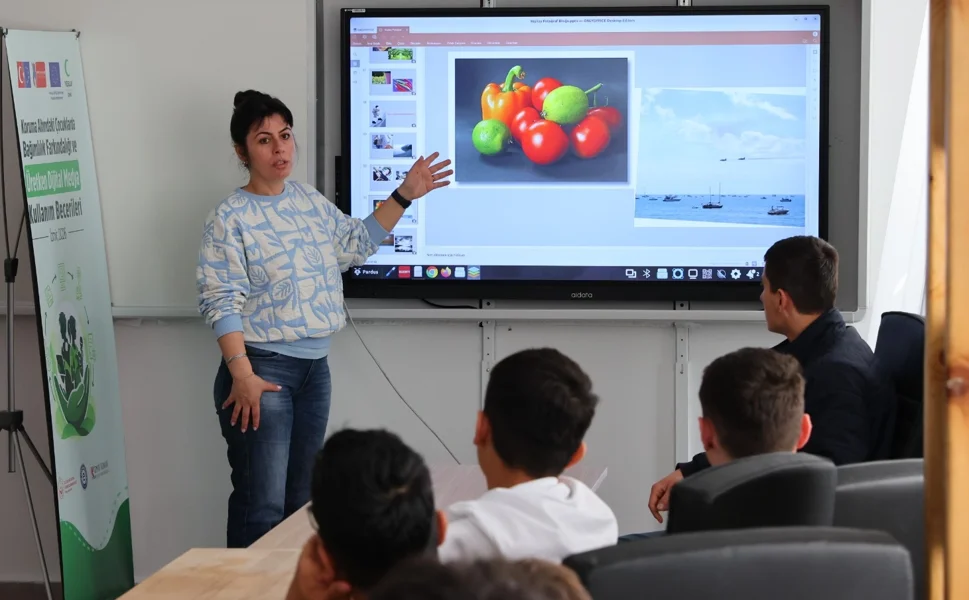 YEŞİLAY İzmir'den çocuklara dijital farkındalık eğitimi